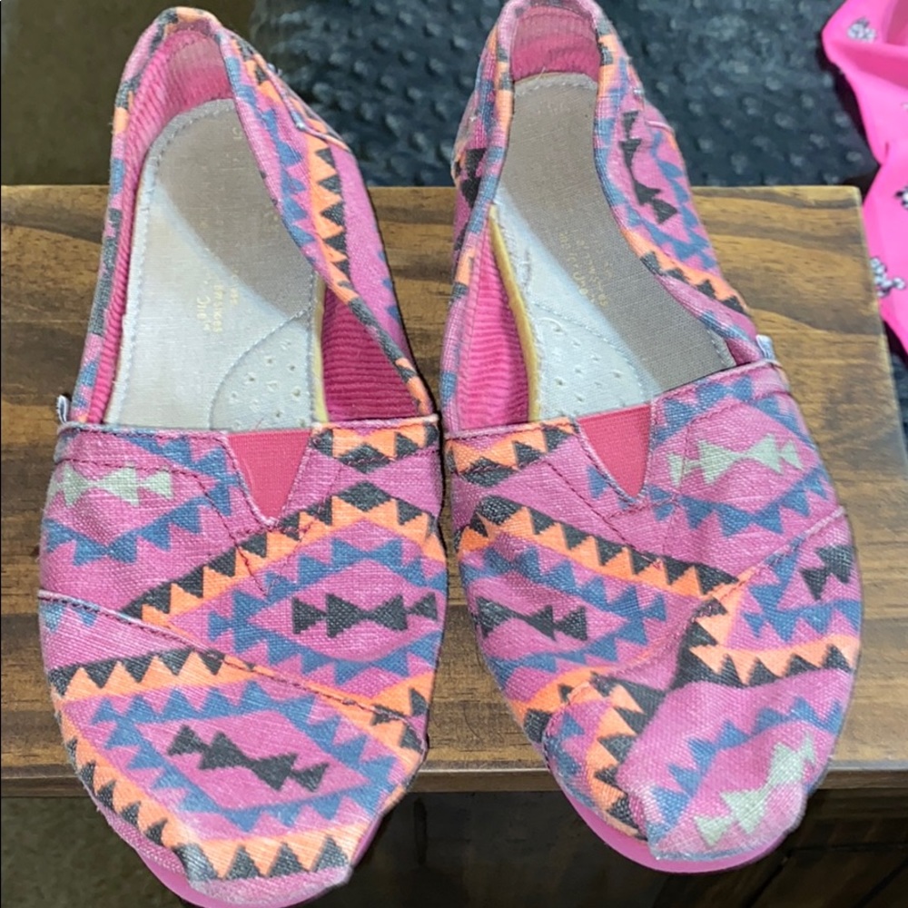 Tribal print Toms